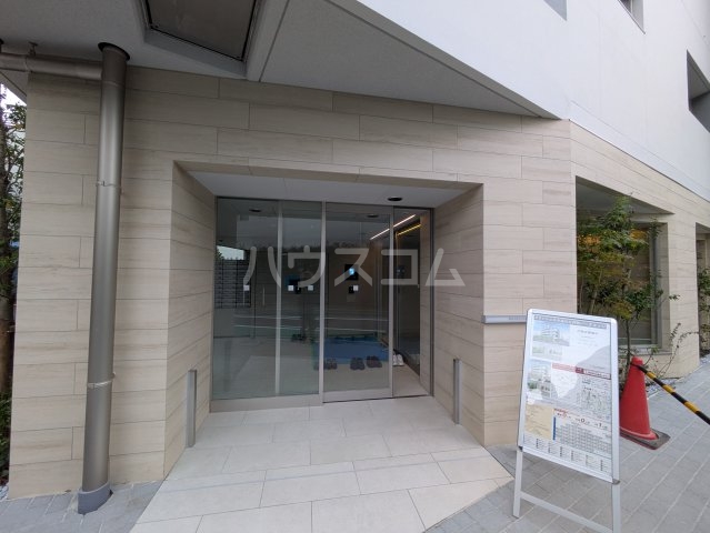 21/30 エントランス