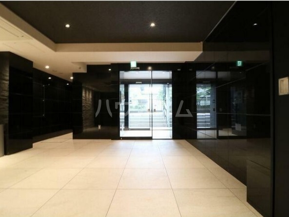 16/17 エントランス