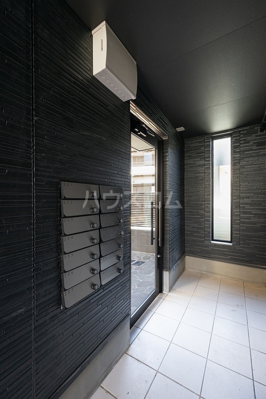 17/27 エントランス