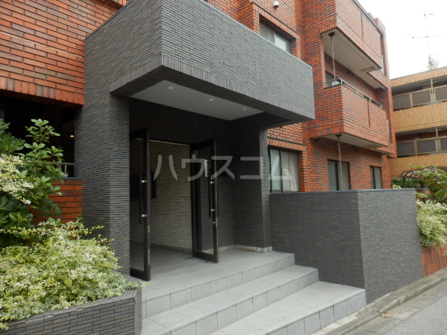 24/30 エントランス