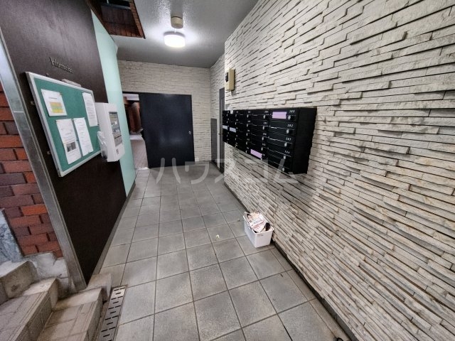 27/30 エントランス