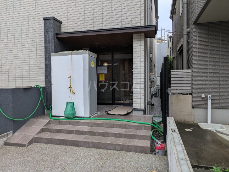 21/30 エントランス