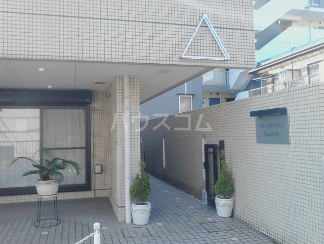 16/16 エントランス