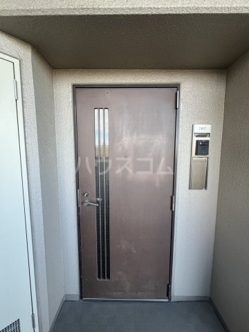 27/30 エントランス