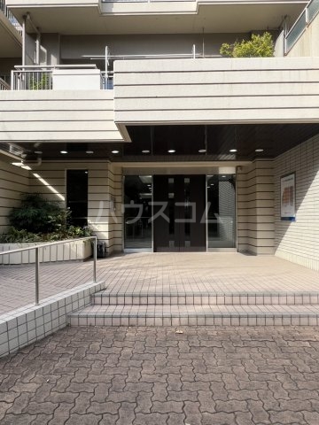 28/30 エントランス