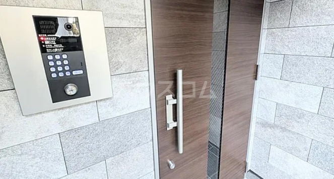 14/20 エントランス