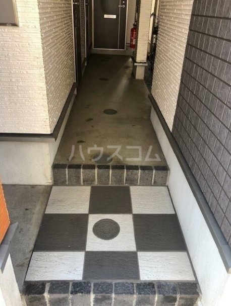 25/26 エントランス