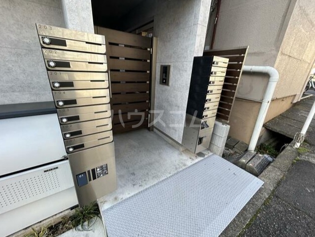 20/30 エントランス