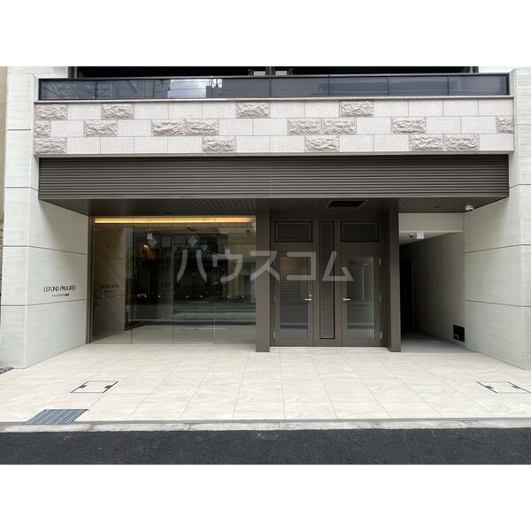 23/30 エントランス