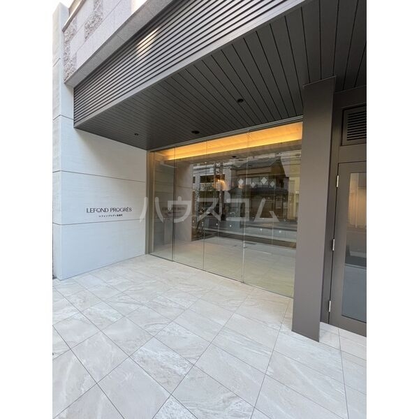 26/30 エントランス