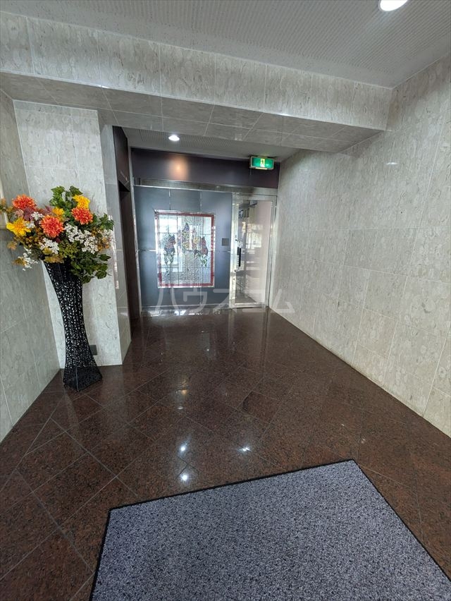 21/27 エントランス