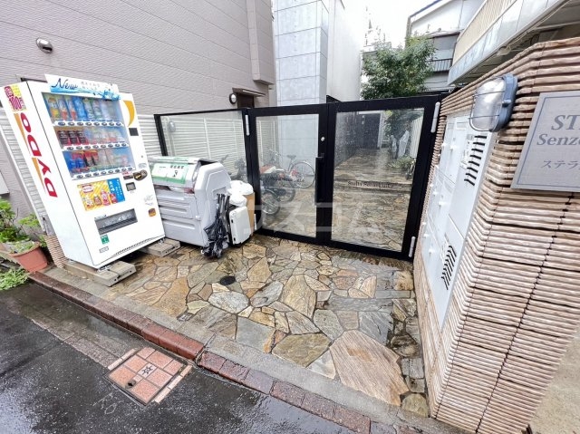 20/23 エントランス