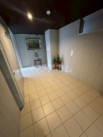 18/26 エントランス