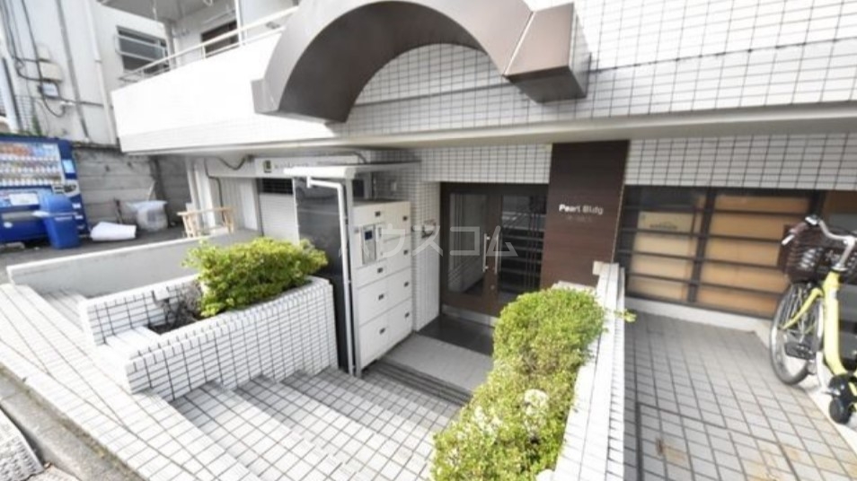 13/16 エントランス