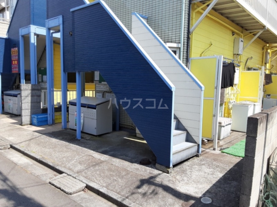 16/19 エントランス