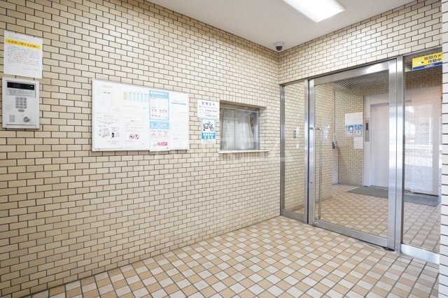 24/30 エントランス