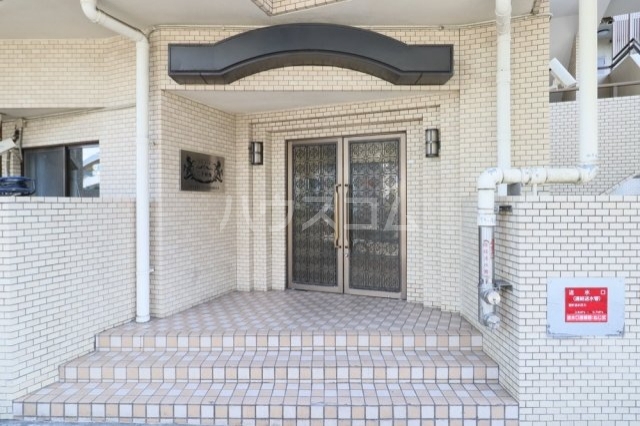 23/30 エントランス