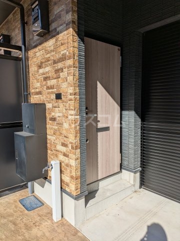 27/30 エントランス