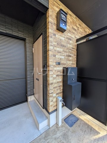 28/30 エントランス