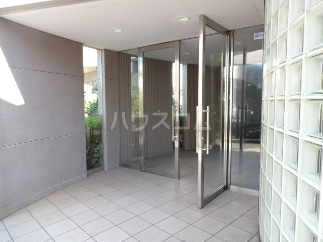 21/30 エントランス