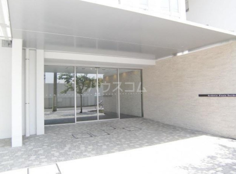 16/26 エントランス