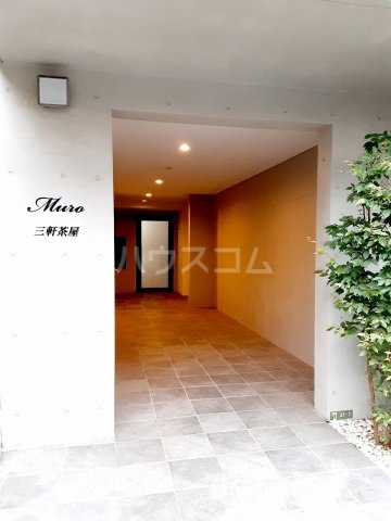 21/30 エントランス