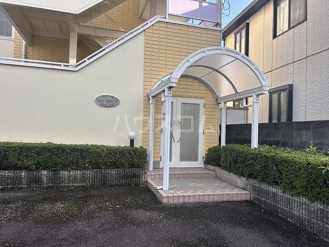 25/27 エントランス