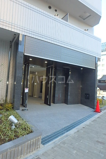 22/27 エントランス