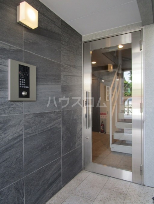 2/4 エントランス