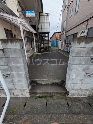 22/26 エントランス