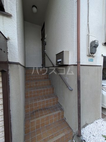 26/30 エントランス