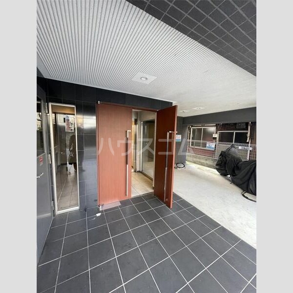 2/3 エントランス