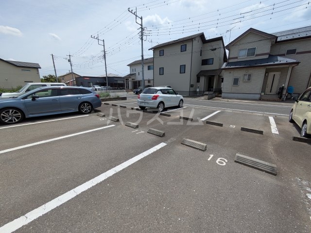 27/30 駐車場