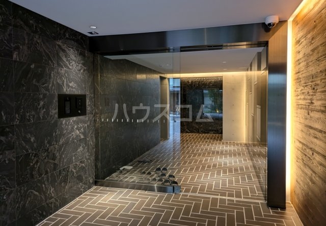 21/23 エントランス