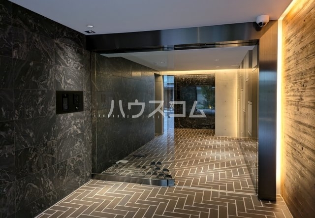 2/5 エントランス