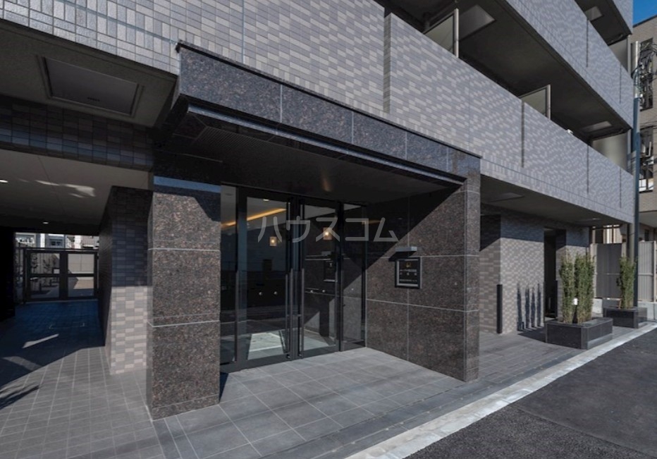 24/30 エントランス