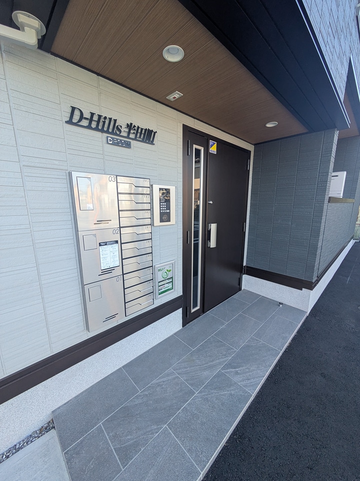 18/28 エントランス