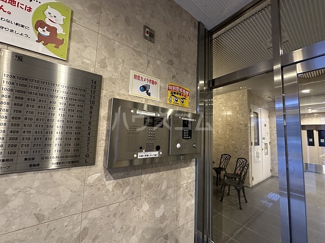 24/28 エントランス