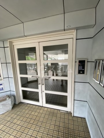 24/30 エントランス