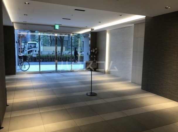 24/30 エントランス