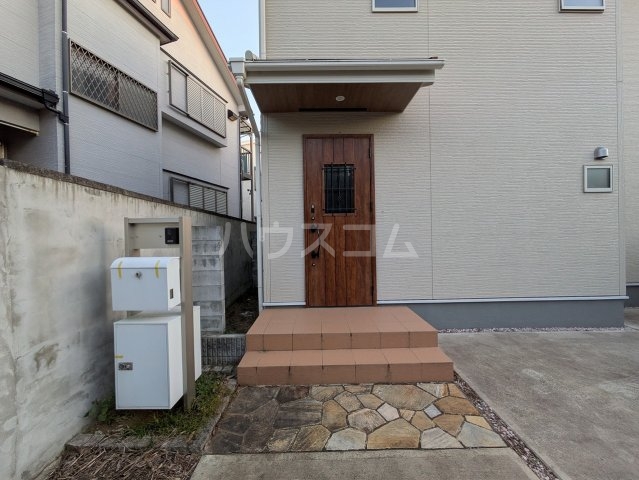 27/30 エントランス