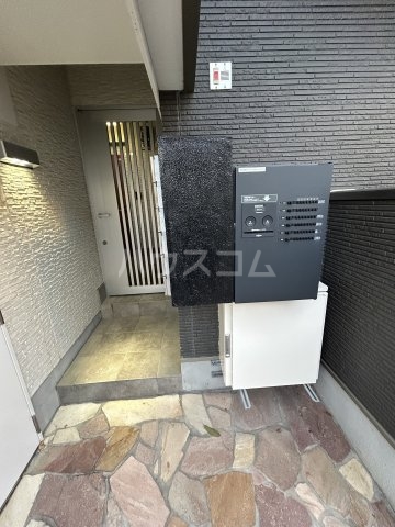 21/30 エントランス