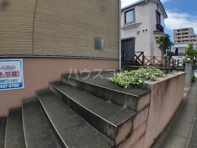 21/30 エントランス