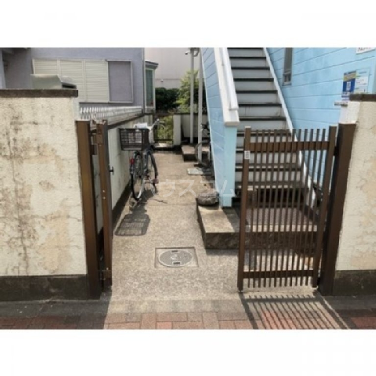 18/28 エントランス