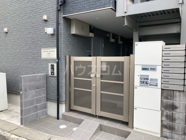 18/28 エントランス