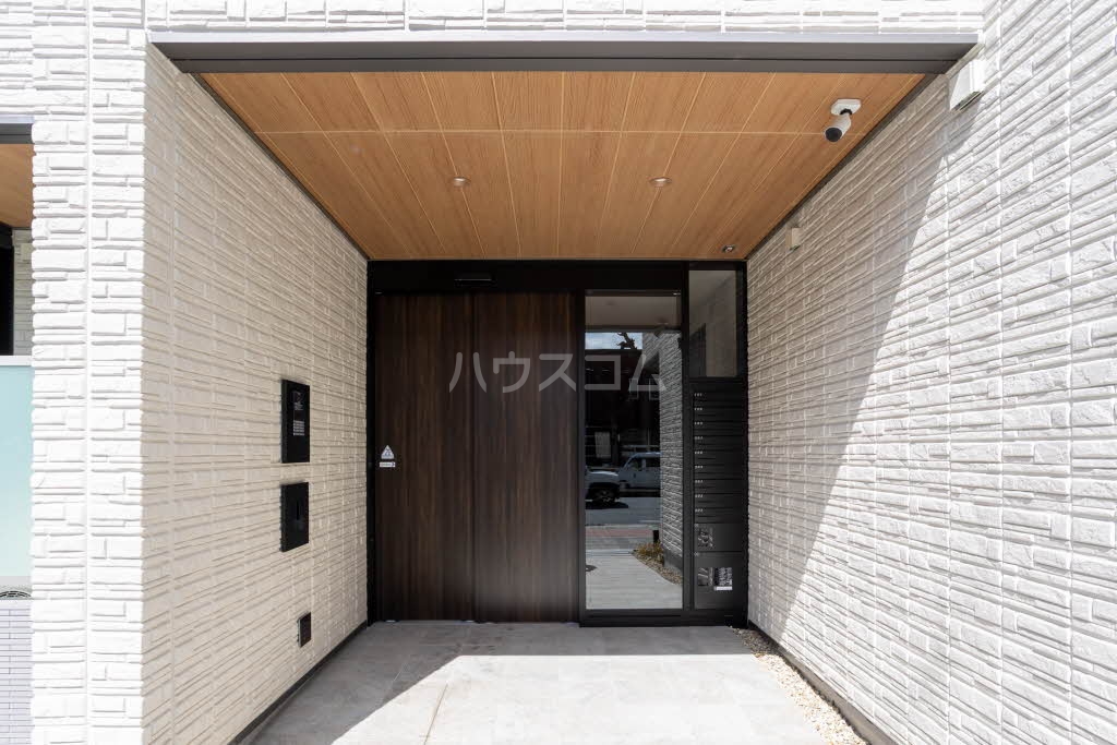 16/26 エントランス