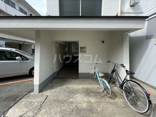 27/29 エントランス