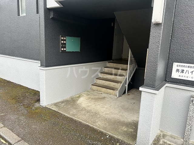 24/27 エントランス