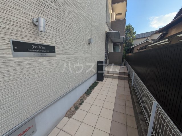 22/30 エントランス