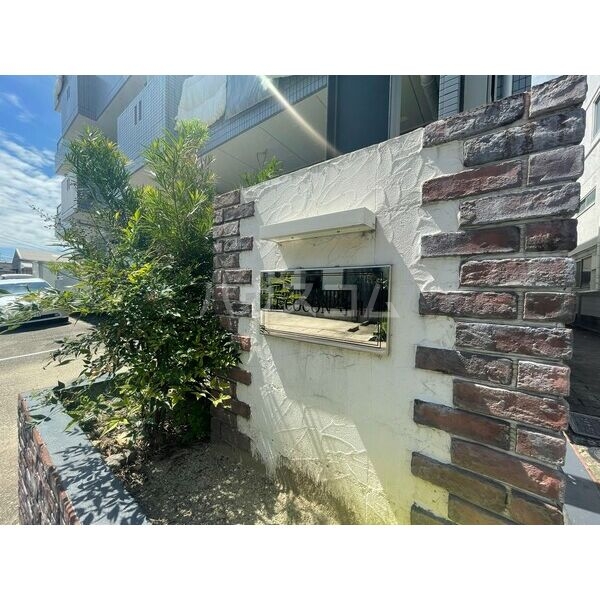 18/25 エントランス